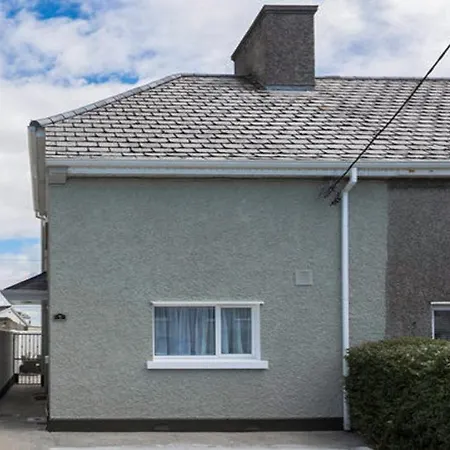 2 Bedroom 1 Bathroom Family Friendly 50 Metres From The Seashore And Beach Ferienhaus
