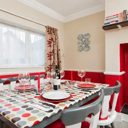 度假居 2 Bedroom 1 Bathroom Family Friendly 50 Metres From The Seashore And Beach *